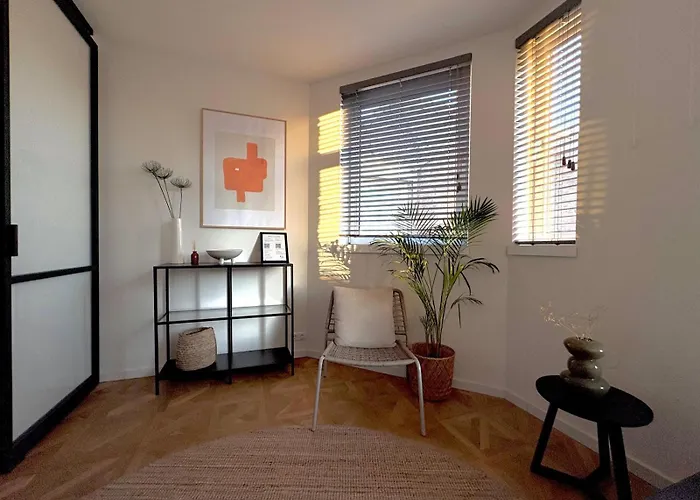 Luxury Room With Private Bathroom On Great Location.